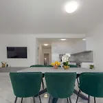 Lejlighedshotel Menalo Elegance 4*