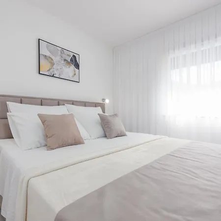 Appart hôtel Menalo Elegance 4*