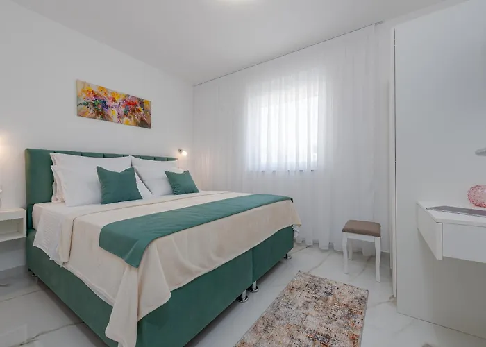 Menalo Elegance Lägenhetshotell 4*