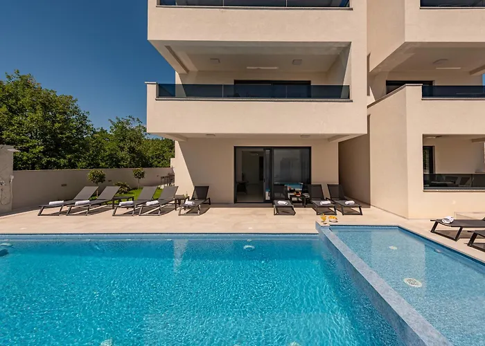 Menalo Elegance 4* زاتون